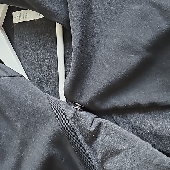 Lululemon That's A Wrap, Size 6 - Picture 9 of 15